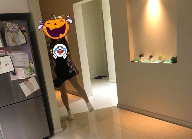 妈去夜店祭战袍 胸前风光女儿看呆(图/网友Pei Lin提供)