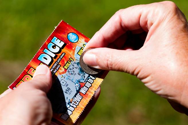 化疗途中买彩券 罹癌男爽中六百万(示意图/达志影像)