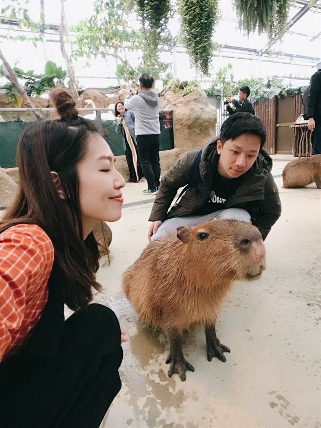 永庆房屋的「弹性工作8小时」，让李柏纬能兼顾工作、生活与老婆，开心享受人生。