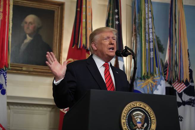 美国总统川普27日发表重大声明，表示在美军突袭之下，伊斯兰国首脑巴格达迪被迫引爆炸弹自杀身亡。（美联社）