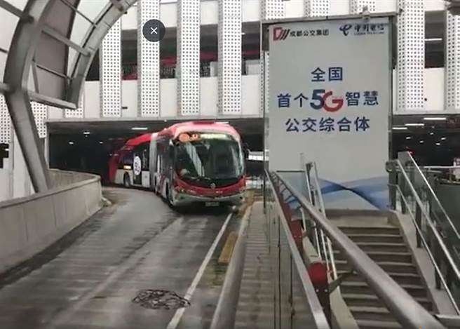 成都首辆5G公车今天开始运行。（取自新浪微博＠成都商报）