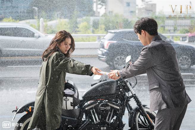 11月星座运势，许睿光表示双子容易破病；天秤容易破财。（示意图／爱奇艺台湾站提供）