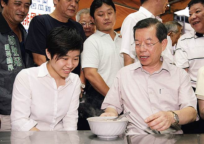 2008年杨蕙如加入总统候选人谢长廷的竞选团队，担任网路执行长一职，被归类为「谢系」人马。（图／报系资料库）