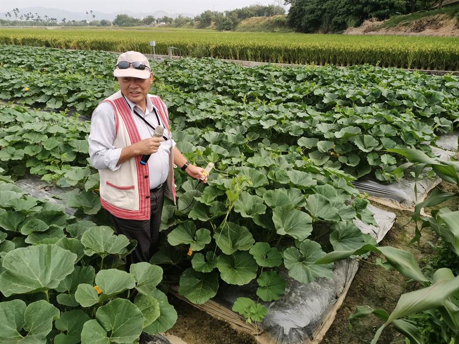 高德錚博士激勵農友精進手藝，把品質顧好。（張晉銘攝）