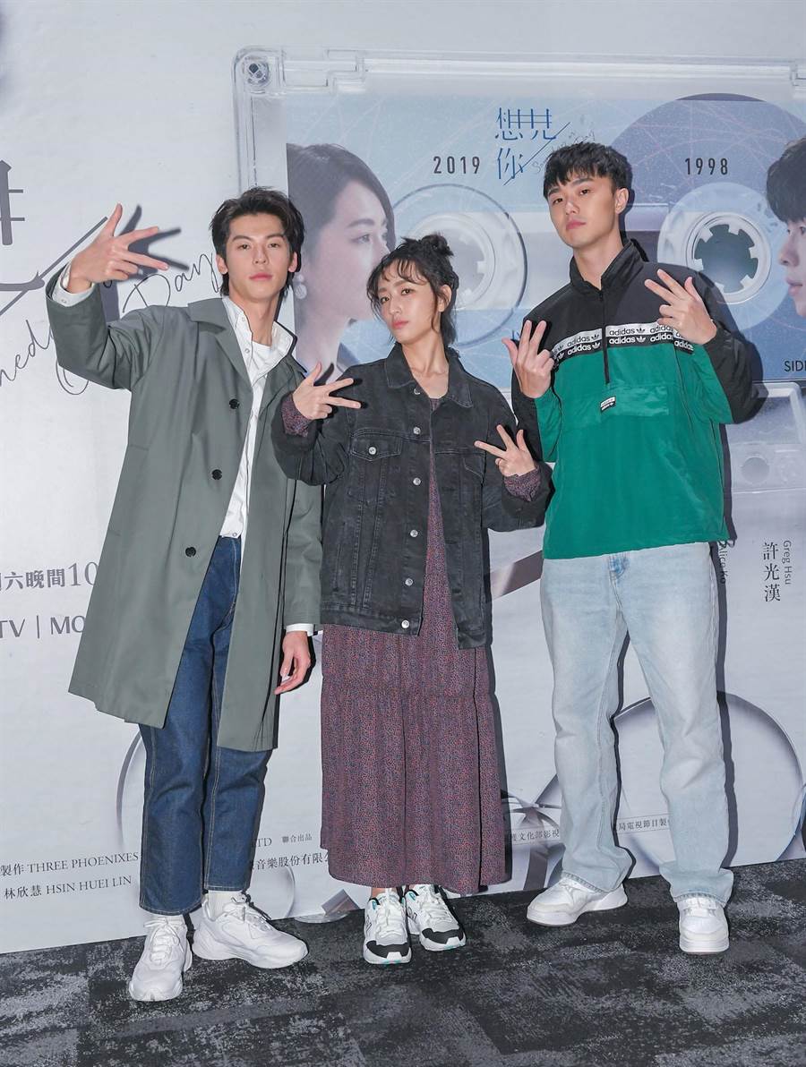許光漢（左起）、柯佳嬿、施柏宇出席《想見你》試映會。（盧禕祺攝）