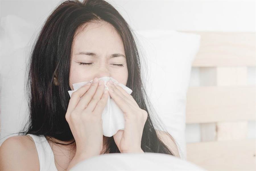 醫師說，要預防流感或感冒沒有別的方法，首要是避免被感染，並應提高自身的免疫力。(達志影像/shutterstock)