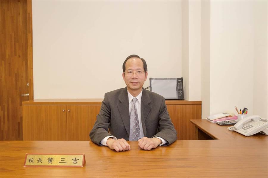 黃三吉曾在台北市擔任14年校長，是全市第一位擁有博士學位的中小學校長。（裕德雙語國際學校提供／許哲瑗傳真）
