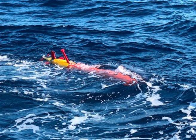 轻型长续航力无人潜航器「海鲸2000」。（中国科学院渖阳自动化研究所）