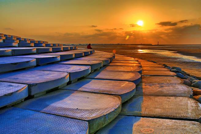 林智坚让景观建筑专家与公部门直接对话，让原本被遗忘的空间重新活络、脱胎换骨，因此获「亚太区景观建筑杰出人物奖」殊荣，图为新竹渔港鱼鳞天梯。（新竹市政府提供／陈育贤新竹传真）