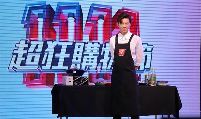 李国毅今天出席活动被问感情。（momo购物网提供）