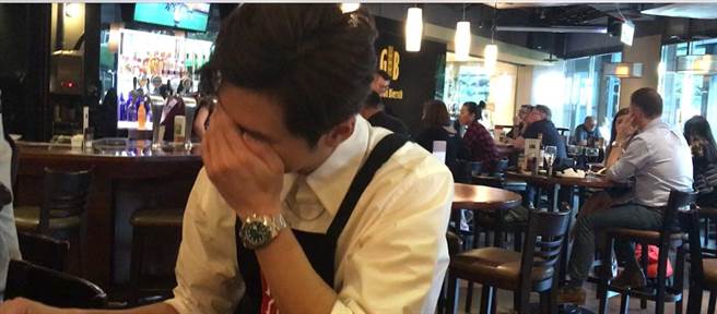 李国毅被问感情，一度招架不住。（洪秀瑛摄）