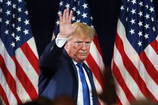 美國前駐聯合國大使海利在新書中爆料，前國務卿提勒森與前白宮幕僚長凱利曾想私下拉攏她聯合出賣川普，不過被她拒絕。（圖／美聯社）