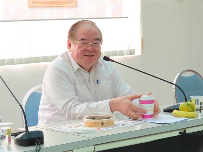 新北市黨部主委李乾龍12日說明韓國瑜本周末新北輔選行程。（葉德正）