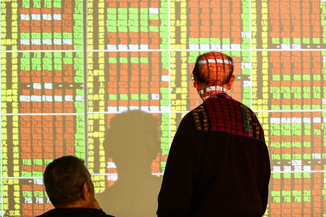 立委提议放宽涨跌幅限制，网忧：对台股绝对是灾难。（本报系资料照）