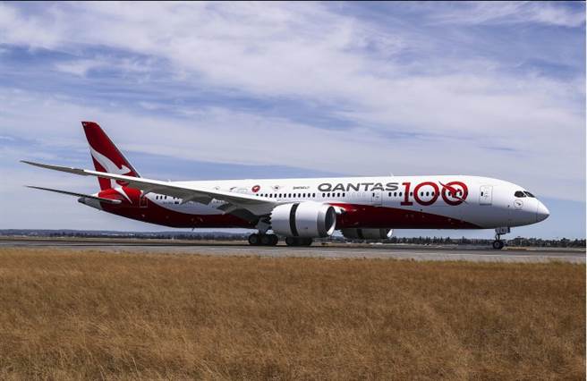 澳洲航空787-9梦幻客机15从伦敦飞抵雪梨的画面。（美联社）