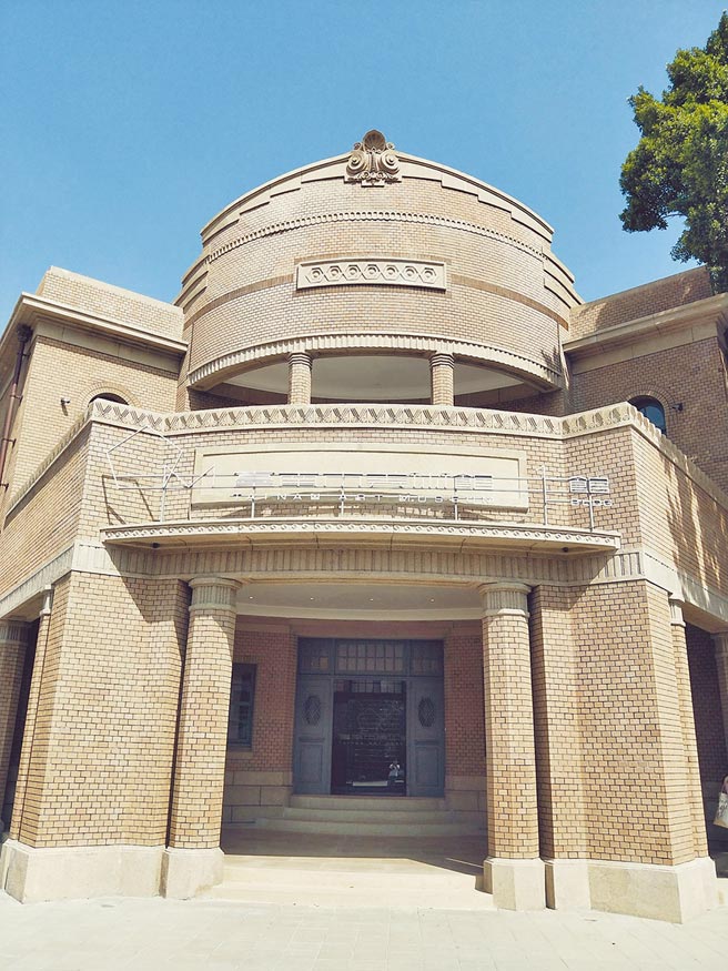 台南市长黄伟哲证实，林志玲将在台南市美术馆1馆办婚礼。（洪荣志摄）