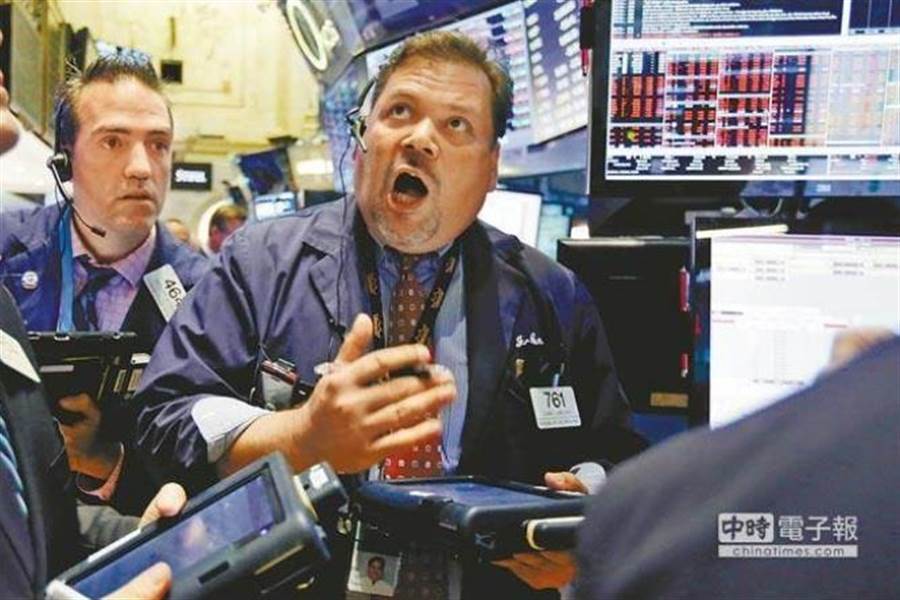 美股驚現初步的拋售警訊。(美聯社資料照片) 