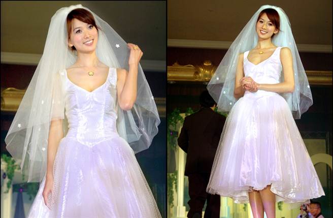 林志玲2004年为代言金饰穿白纱，短裙风格青春俏丽。（图／中时资料照片）