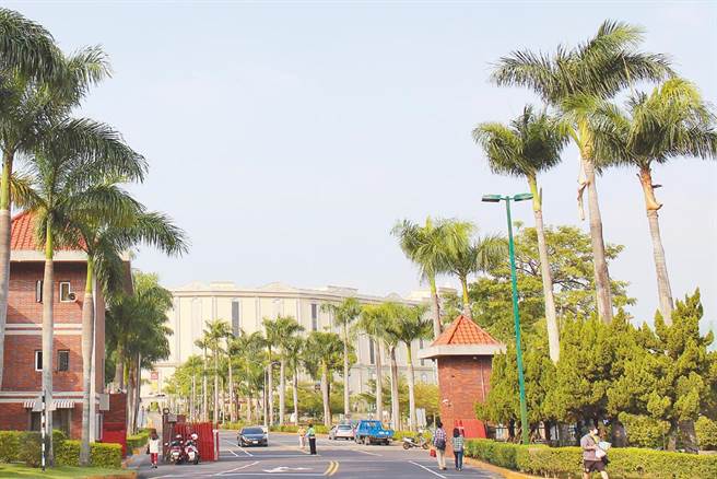 义守大学校园老树林立，景色优美。（图／本报资料照片）