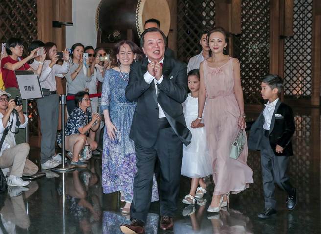 林志玲父母及哥哥一家人。(卢祎祺摄)