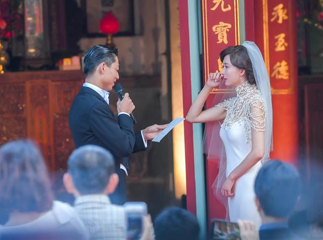 林志玲婚礼仪式落泪。(卢祎祺摄)