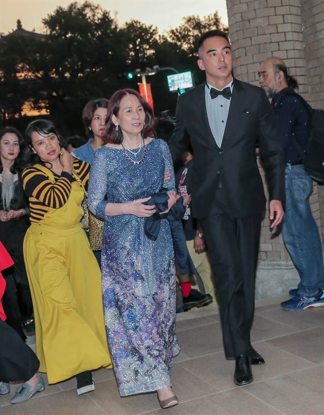 林志玲母亲吴慈美与哥哥林志鸿。(卢祎祺摄)