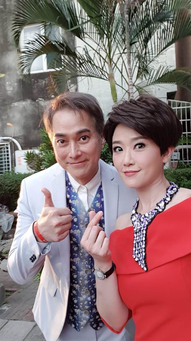 寇乃馨与林健寰参加林志玲婚礼献上祝福。（寇乃馨提供）