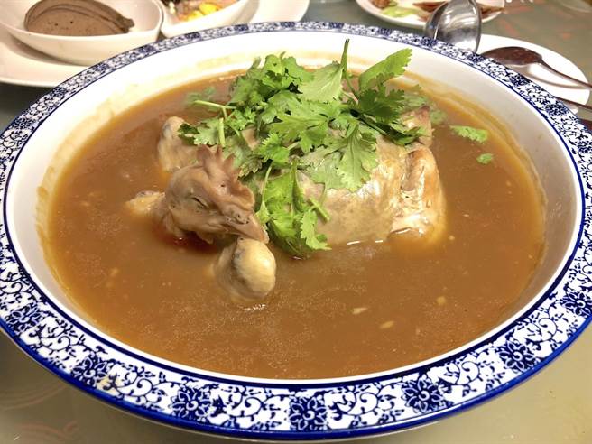 阿舍菜「府城布袋鸡」。（何书青摄）