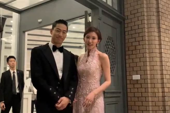 林志玲换上最后一套礼服，性感逼人。(读者提供)