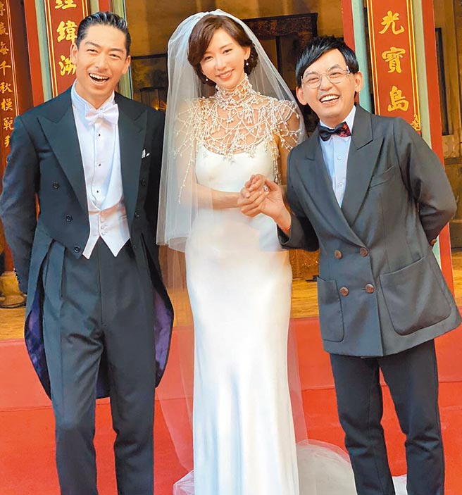 黄子佼（右起）昨盛装出席婚礼，为好友林志玲、AKIRA献上祝福。（黄子佼提供）