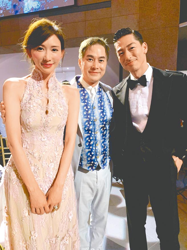 林健寰（中）29年前带林志玲（左）出道，昨晚也受邀参加她与AKIRA的婚礼。（亲友提供）