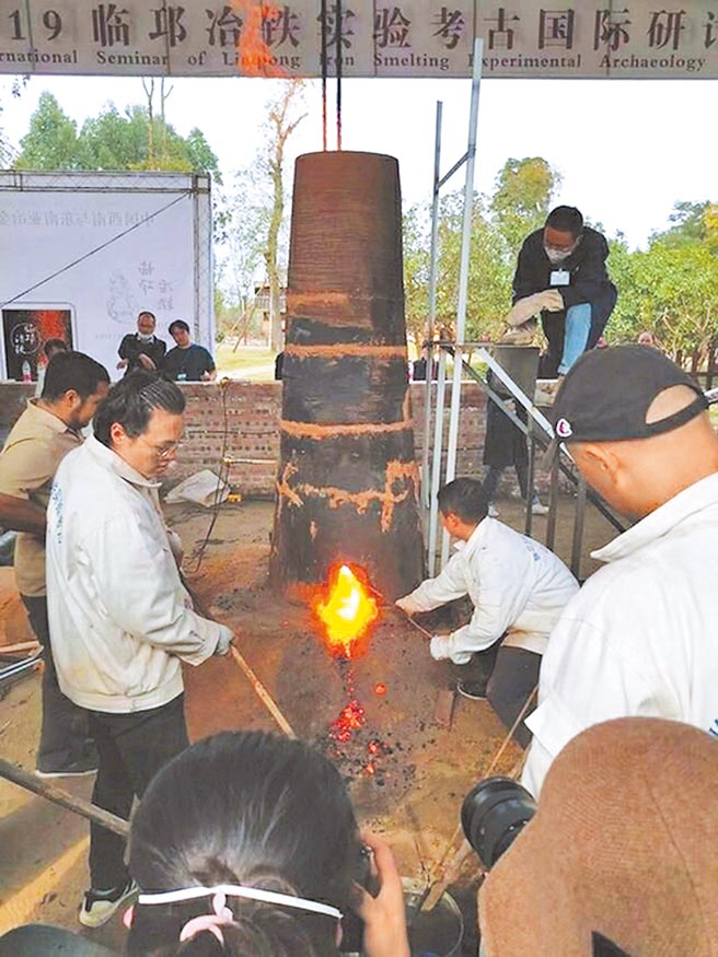 断捨離中 北魏時代 書鎮 古代鬼面瓦当 台付 文鎮 1500年前-