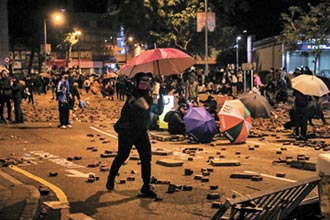 葉毓蘭疑惑：若港警暴力是錯的 為什麼示威者暴力是對的？