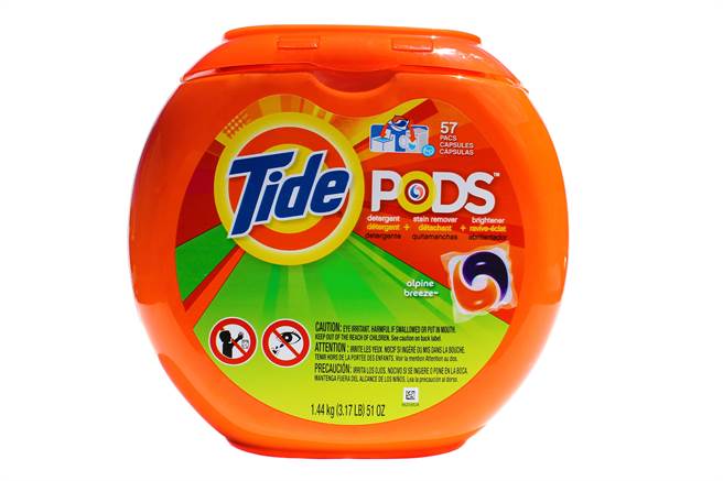美国销售第一的洗衣产品汰渍Tide，出了洗衣胶囊，简直是家事白痴的福音。（图／达志影像）