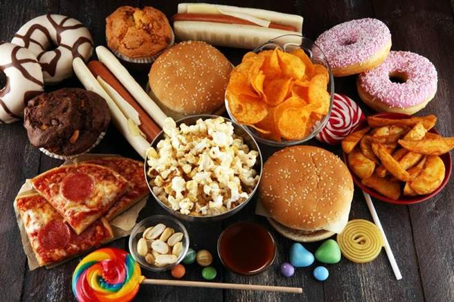 心血管疾病和饮食习惯密不可分，长期摄取高盐高糖，也会增加血液黏稠度。(示意图/达志影像)