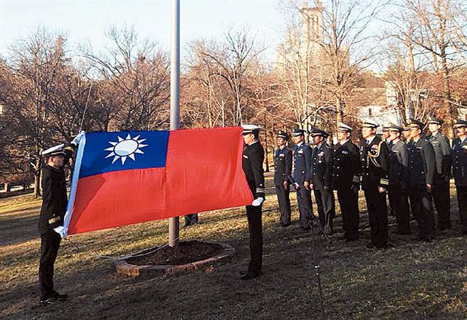 2015双橡园升旗典礼引起一场美台外交风波，美方表示这场升旗典礼违反美台对处理双方非官方关系长期的理解。（图／驻美代表处）