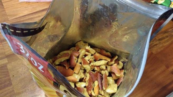 PTT网友讚蝴蝶碎饼口感酥脆，越吃越涮嘴。（图／摘自PTT）