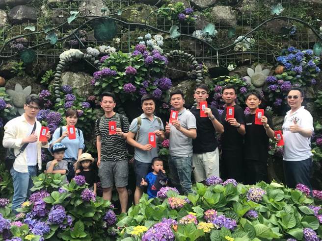 为了犒赏大家，林圣伦店东已办过3次国内员工旅游，招待同仁和眷属前往三峡、宜兰、澎湖玩透透。图/永庆不动产提供

