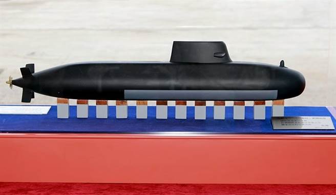 蔡英文总统2019年5月9日主持海军「潜舰国造」专用厂房动土典礼，现场首度公开国造X型尾舵潜舰构型。（中华民国海军提供）