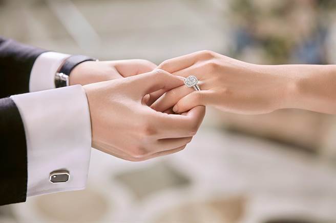 海瑞溫斯頓婚戒向來深受明星名人的歡迎，在年底結婚旺季推出新款婚戒。（HARRY WINSTON提供）