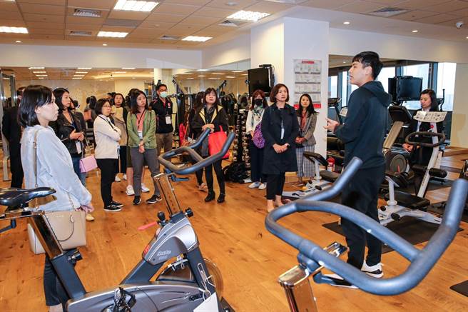 全球人寿获劳动部青睐，作为108年度工作生活平衡辅导及推广计划之观摩企业，吸引近百位企业相关人员参与观摩友善职场制度，图为参访全球人寿企业总部之健身房。（全球人寿提供）