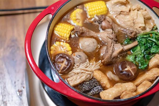 大量进补姜母鸭、羊肉炉恐致脑溢血，医揭5种可怕风险。(示意图/达志影像)