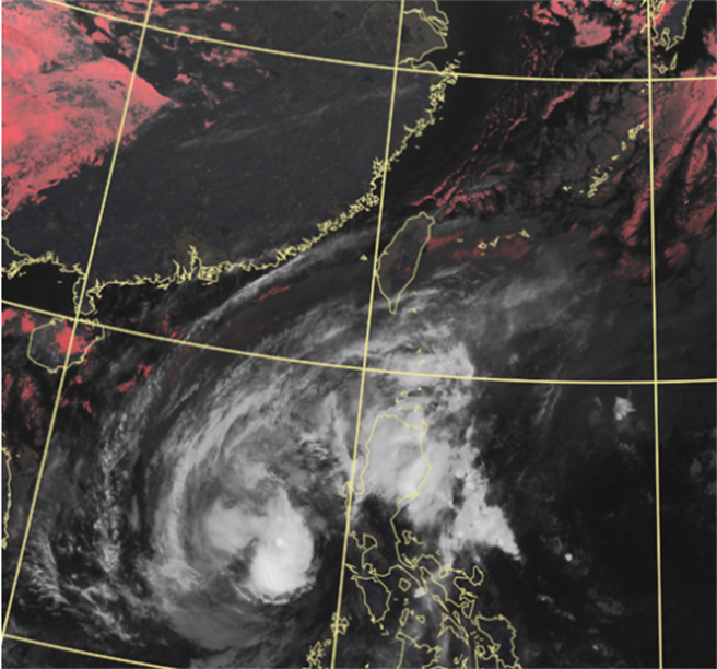 今晨5時真實色衛星雲圖顯示，剛移入的中層雲(左圖)，結構較鬆散、含水量還不多，明天、周五往台灣輸送的水氣增多。(翻攝自 三立準氣象·老大洩天機 來源：氣象局)