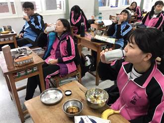支持小農顧健康 永慶高中買媽祖牌豆漿替學生加菜