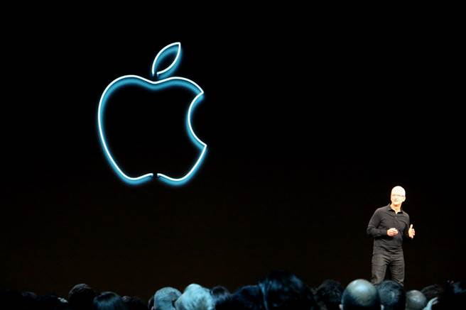 2020 年新 iPhone 总共有 5 款？(图为苹果 CEO Tim Cook)。(黄慧雯摄)