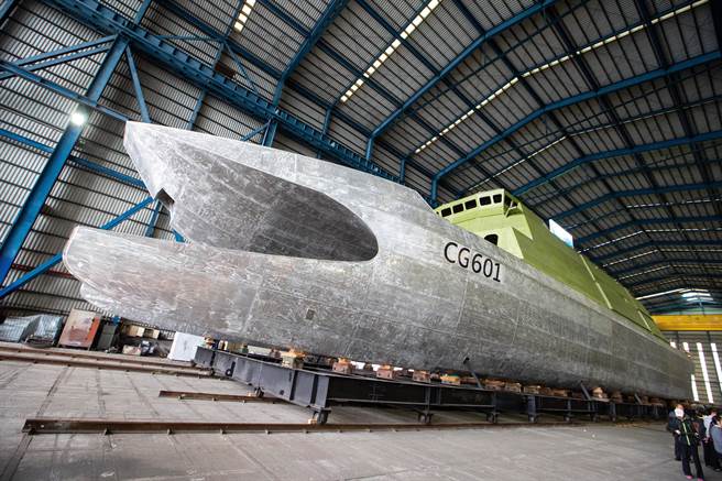 新造600吨级巡防舰，海洋委员会参照邻近滨海县市具代表性之行政区域名称后，命名为「安平舰」。（袁庭尧摄）