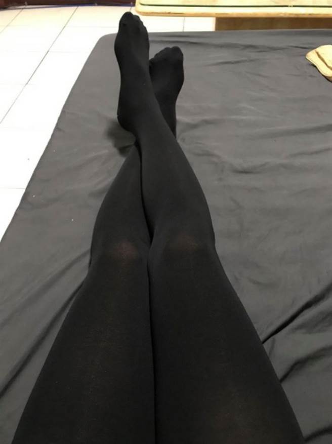 許多網友看到原PO的美腿，紛紛不敢相信居然是男人的腿。(圖/ 摘自臉書@爆廢公社)