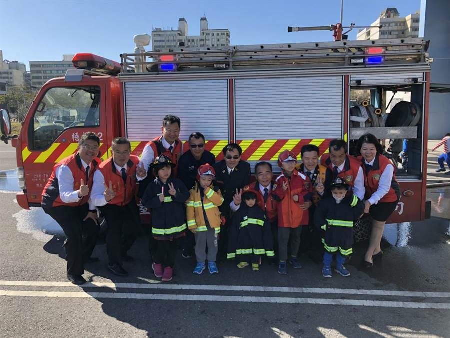 小小消防營活動讓小朋友更認識消防知識。（陳淑娥攝）