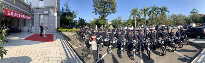 立富自行車公司，10日捐贈30輛警用機車給南投縣警察局。（廖志晃攝）