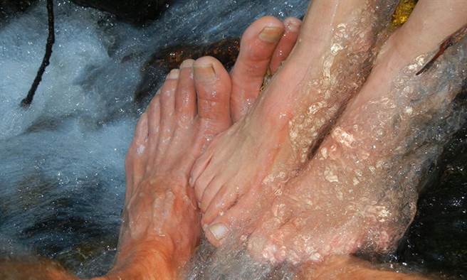 泡腳以40度為佳，不會燙傷，又能達到活絡氣血的效果。（圖片來源：pixabay）